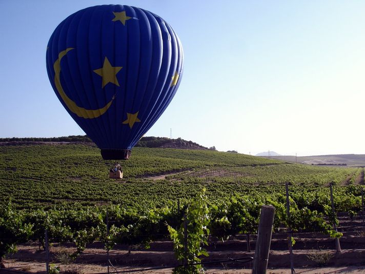 Romantic Private Sunrise Balloon Ride with Champagne Toast - Image 5