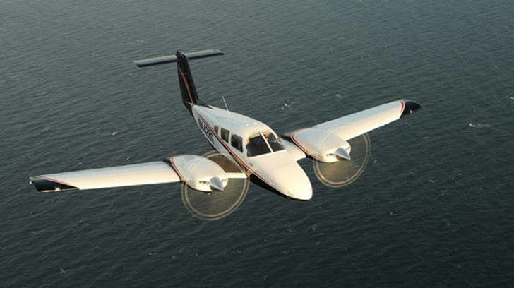 Learn to Fly a Multi-Engine Plane in Los Angeles