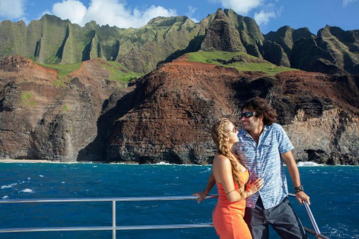 Ultimate Snorkel and Catamaran Tour of Niihau and Napali - Image 1