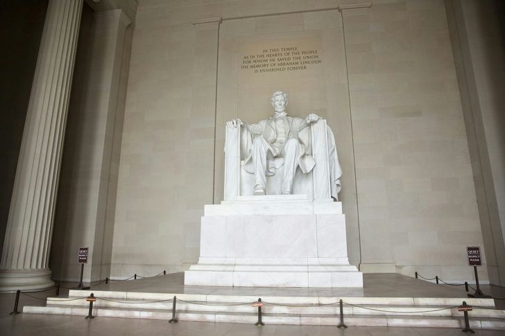 National Mall Fully Guided Tour with Washington Monument Tickets - Image 2