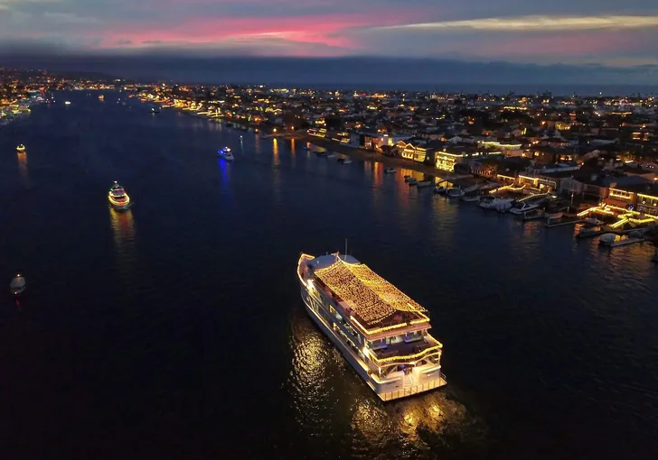 Friday Premier Dinner Cruise in Newport Beach