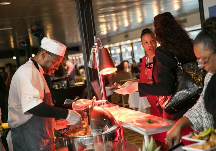 Friday Romantic Signature Dinner Cruise in Norfolk