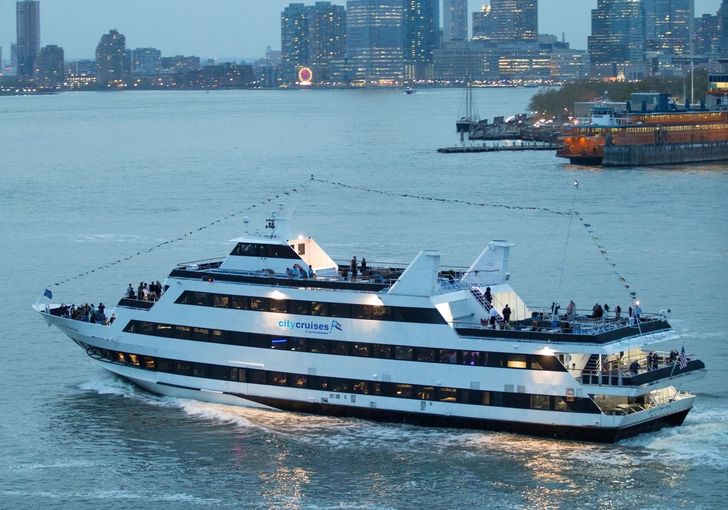 Saturday Signature Dinner Cruise in New York City - Image 4