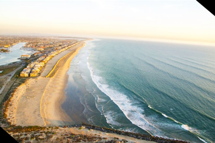 Private Famous LA Landmarks & Beaches Helicopter Tour - Image 5