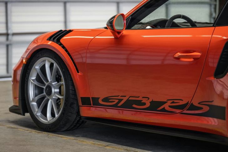 Race a Porsche - Image 5