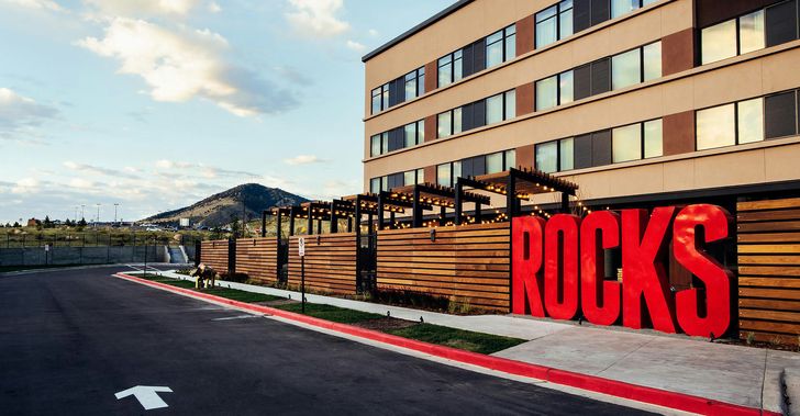 Denver Delight: Exclusive 1-Night Hotel Experience - Image 10