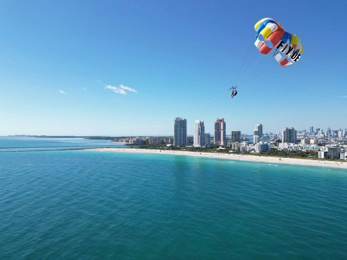 Parasailing in Miami - Image 2