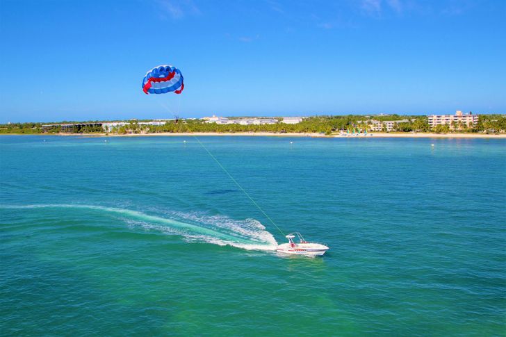 Parasailing from Downtown Seaport - Image 4