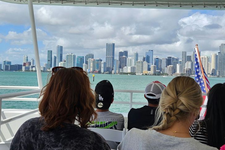Miami Skyline Cruise of Millionaire's Homes with AC and Onboard Bar - Image 2