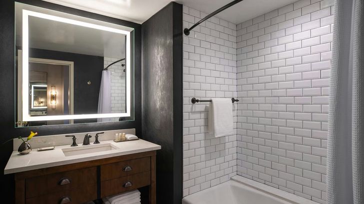 Philadelphia Charm: One-Night Hotel Stay - Image 9