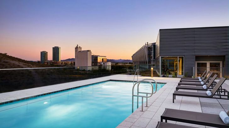 Phoenix Paradise: One-Night Hotel Gift - Image 5