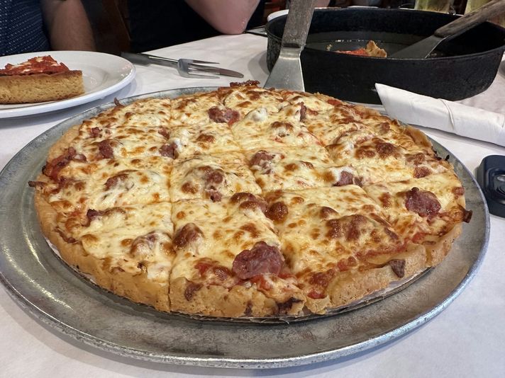 Downtown Chicago Pizza Walking Tour - Image 5