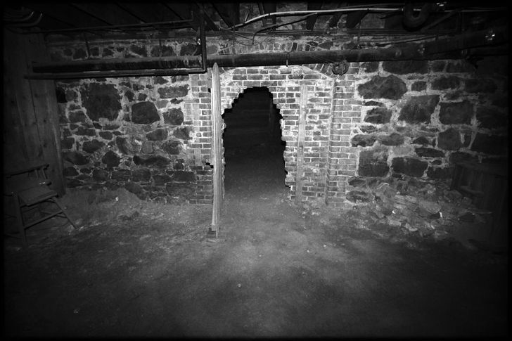 Haunted Shanghai Tunnel Tour with Beer Tasting - Image 4