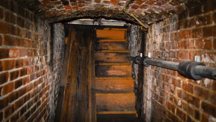Haunted Shanghai Tunnel Tour with Beer Tasting - Image 6
