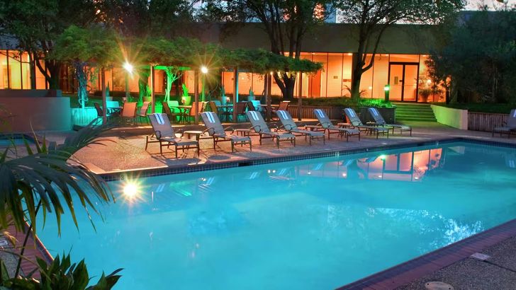 Houston Retreat: 1-Night Hotel Stay - Image 8