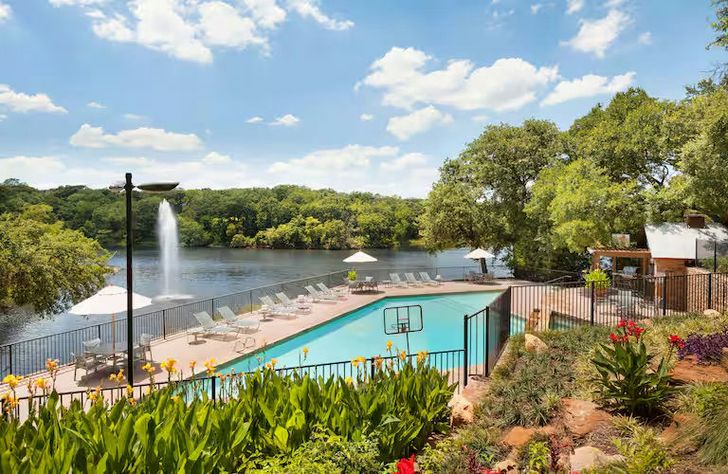 Dallas Dream: One-Night Hotel Experience - Image 11