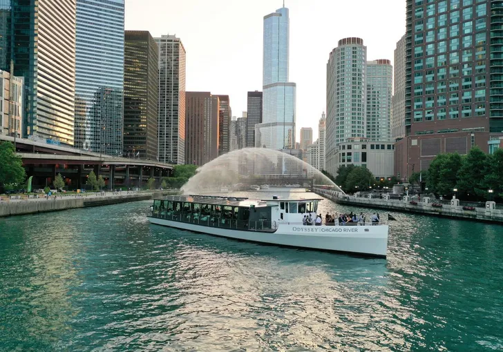 Weekdays and Sunday Premier Dinner Cruise on the Chicago River