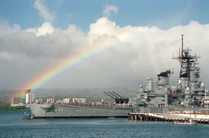 Premium USS Missouri, Arizona Memorial & Punchbowl Luxury Tour