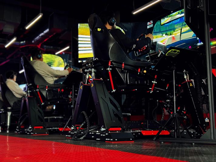 Head to Head F1 Simulator Racing with Customization Package - Pasadena - Image 5