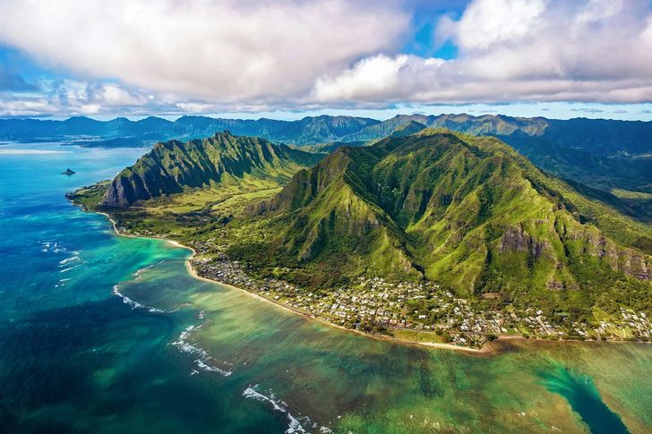 Romantic Proposal Oahu Helicopter Flight - Image 3