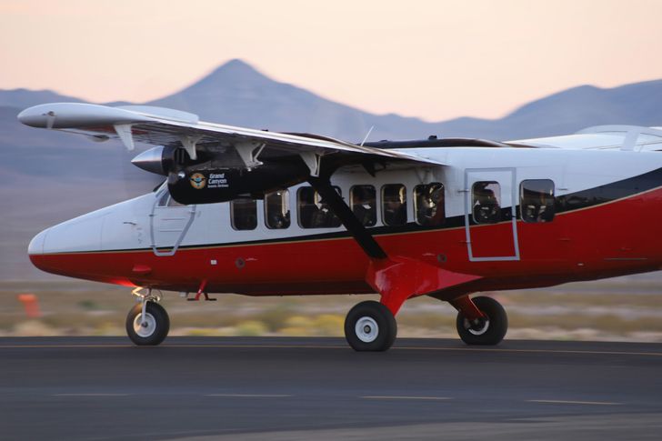 Deluxe Grand Canyon Airplane & Hummer Tour - Image 3