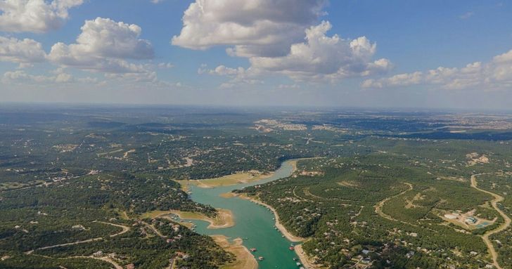 Lakes and Landmarks Plane Tour of Austin - Image 5