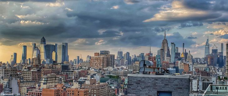 NYC Iconic Neighborhoods Rooftop & Bar Crawl - Image 4