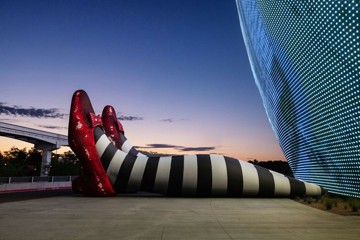 Wizard of Oz Sphere Show & Las Vegas Strip Helicopter Night Tour - Image 7