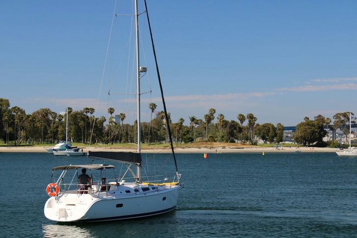 6 Hour Private Family Sail on a 35ft Yacht - Image 2