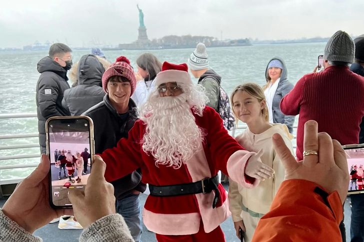 NYC Holiday Cruise with Santa Claus