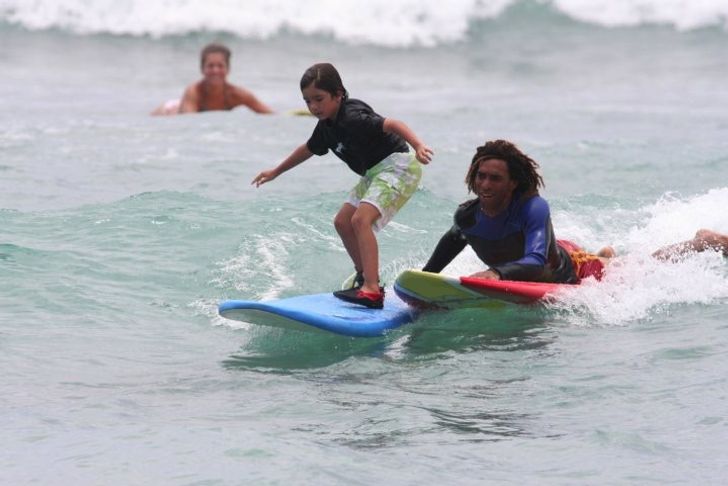 Group Surf Lessons in Waikiki - Image 2
