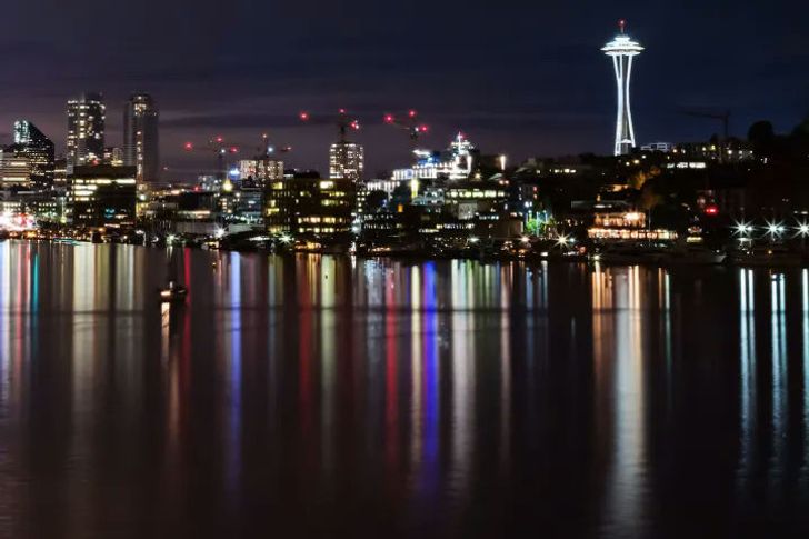 Seattle Holiday Happy Hour Cruise - Image 2