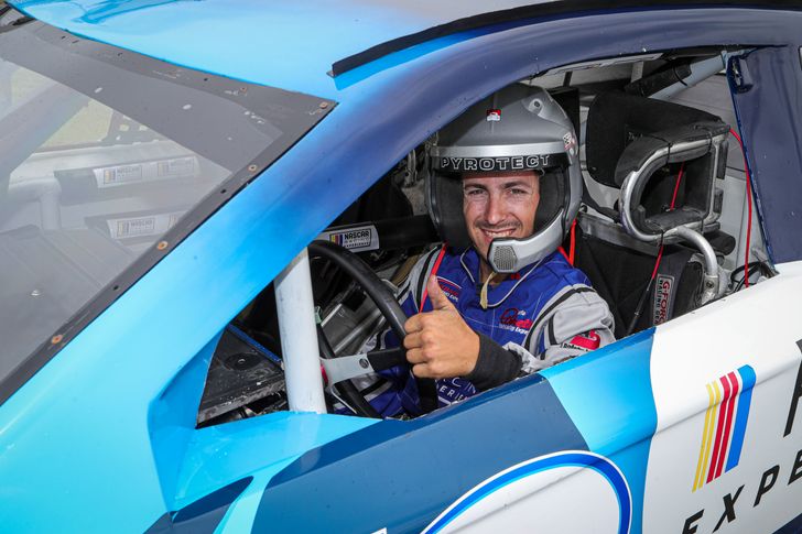 NASCAR Racing Experience with Gift Box - Image 2
