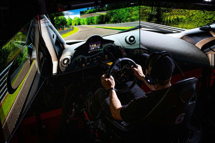 Head to Head F1 Simulator Racing with Customization Package - Pasadena - Image 1
