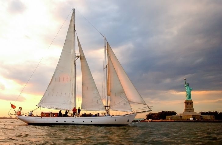 Classic Schooner Golden Hour Cocktail Sail - Image 3
