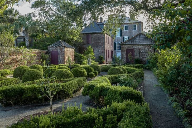 South of Broad Houses & Gardens Walking Tour