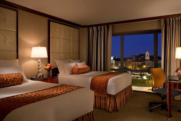 Signature Stay in Boston: 1-Night Hotel Experience - Image 13