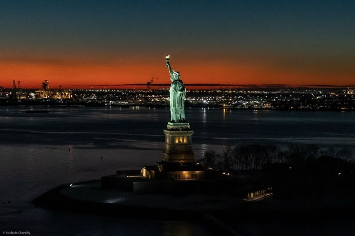 Couples Private Helicopter Tour of NYC from Westchester - Image 3