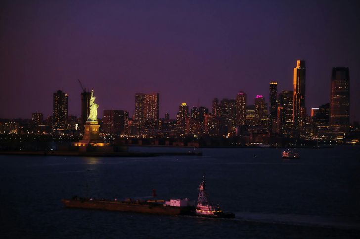 Statue of Liberty Plane Tour at Night - Image 3