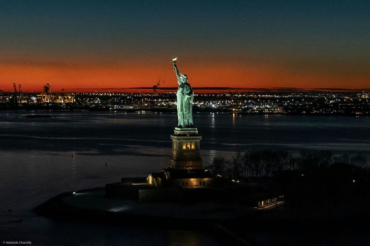 Shared Helicopter Tour of NYC from Westchester - Image 5