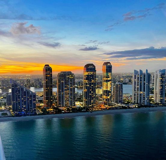 Sunny Isles Skyline Private Airplane Tour with Champagne - Image 3