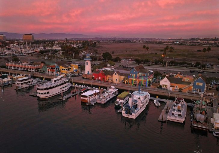 Friday Premier Dinner Cruise in Marina del Ray - Image 5