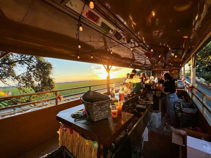 Tiki Train Ride with Live Music and Cocktails - Image 4