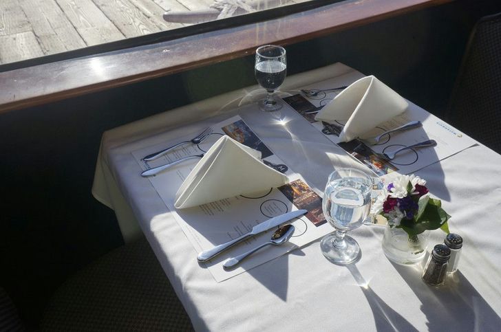 Specialty Alcohol Pairing Dinner Cruise in Seattle - Image 4