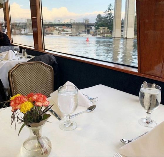 Romantic Champagne Dinner Cruise in Seattle for Two with Window Seat - Image 3