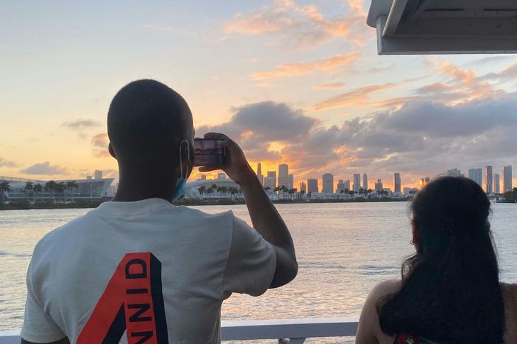 Miami Skyline Luxury Yacht Sunset Cruise with AC and Onboard Bar - Image 4