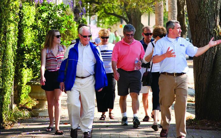 Charleston Strolls Walk with History Tour