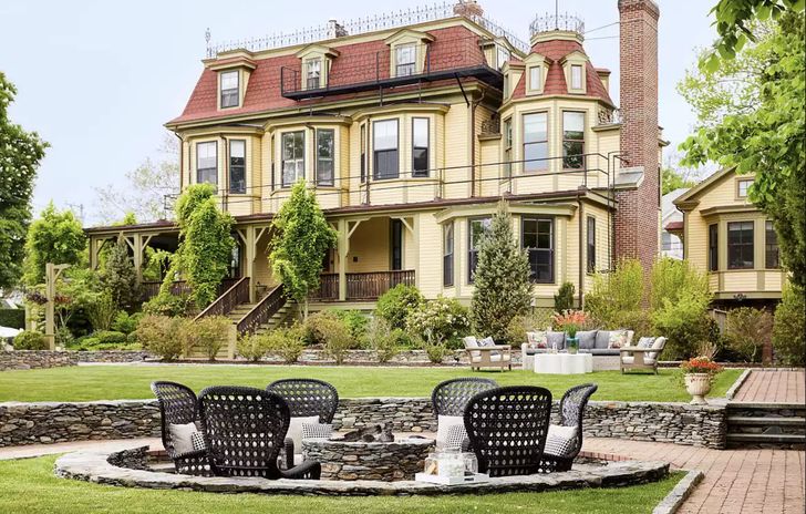 A Serene Weekday Stay at the Cliffside Inn - Image 7