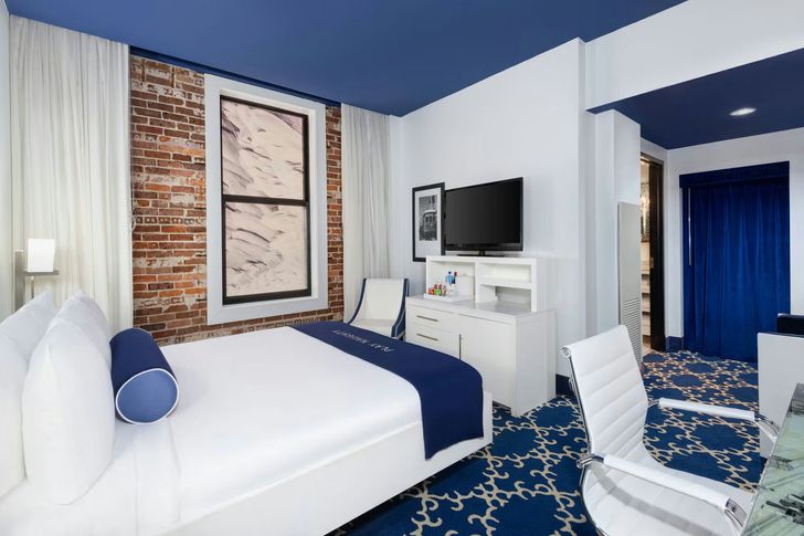 Charming New Orleans Getaway: 1-Night Stay - Image 12