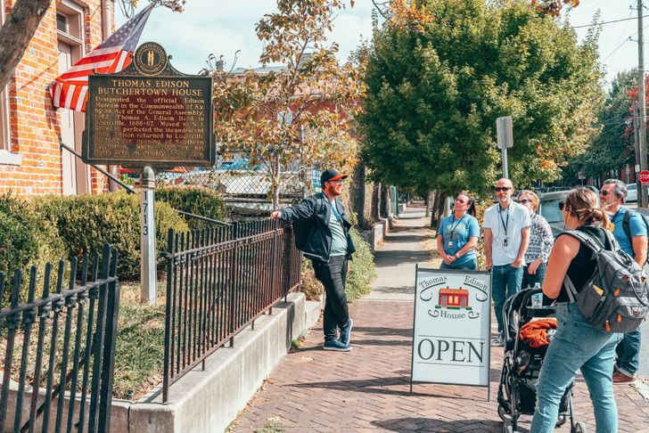 Secrets of Louisville Food & History Tour in NuLu